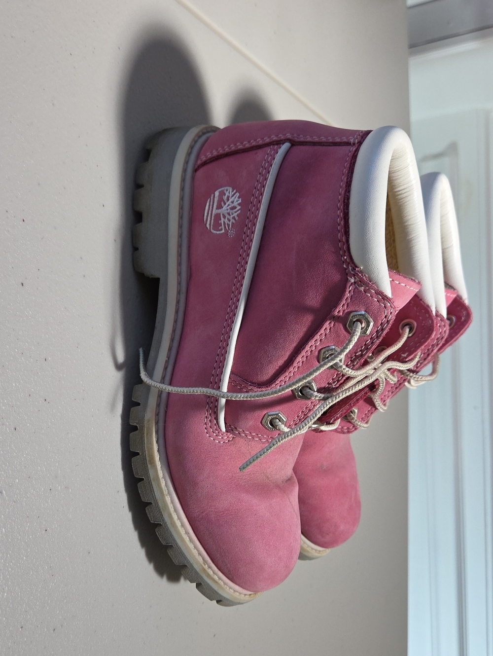 Timberland Pink Nubuck Lace-Up Ankle Boots with White Collar - Picture 2 of 8